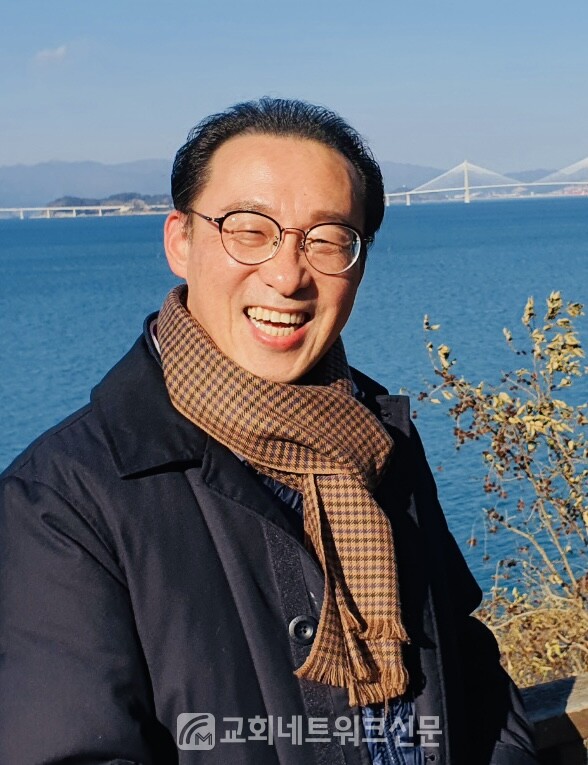 하대중 목사는 울산섬김의교회를 담임하고 있으며, 더워드 대표와 씨씨엠엠선교회 운영위원 등으로 섬기고 있다.