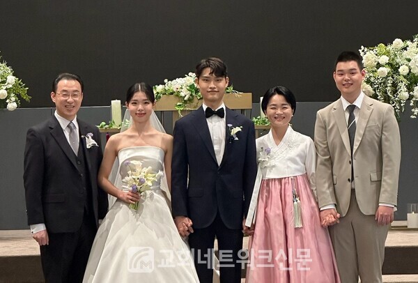 하대중 목사 첫째 딸 하형민 양의 결혼식 가족사진